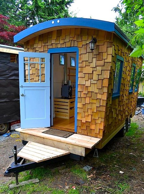 tiny-house-on-a-trailer-home-l-59e189ae5f25c1af